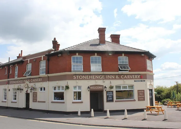 Stonehenge Inn & Shepherd\'S Huts