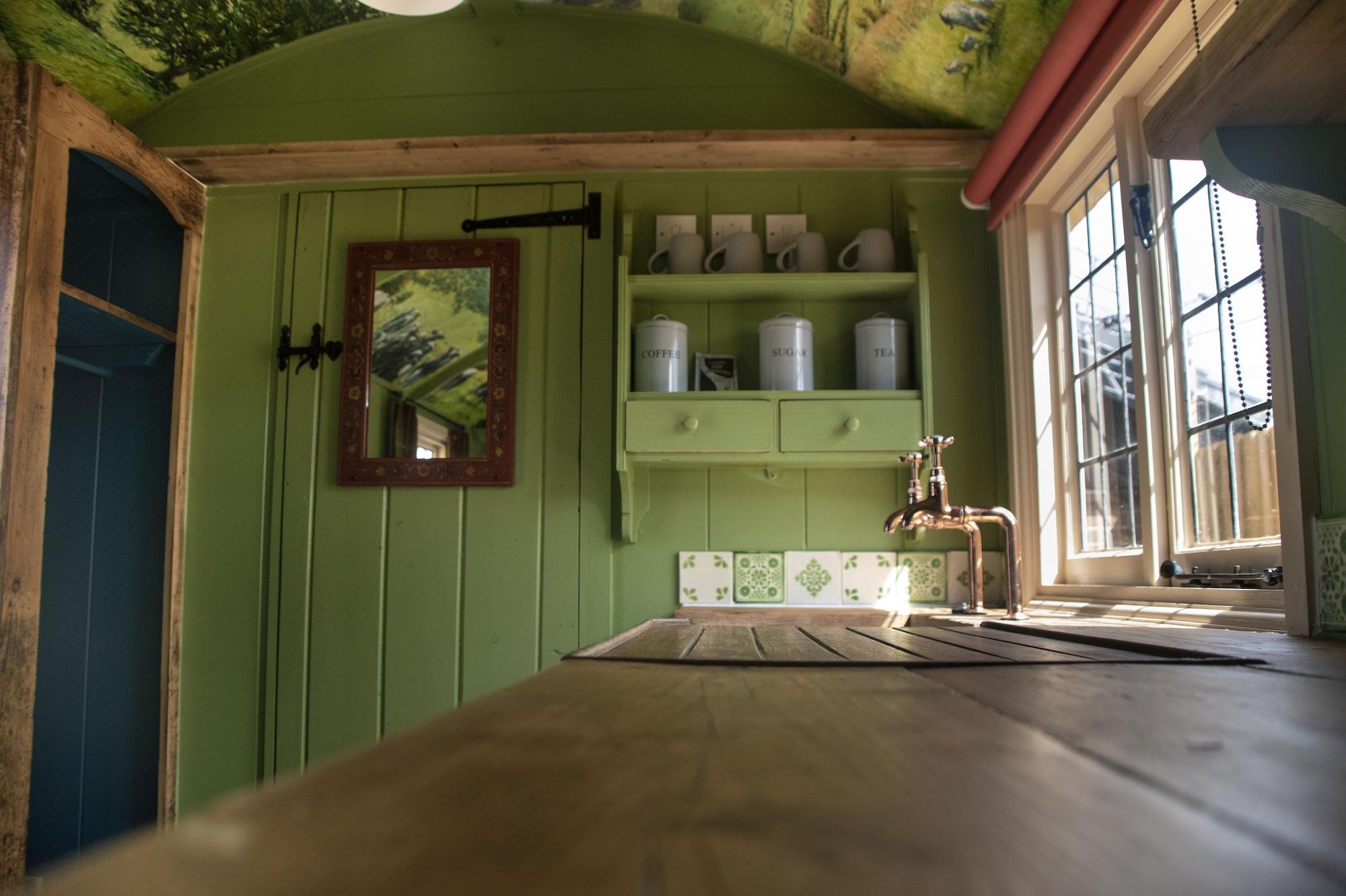 Stonehenge & Shepherd's Huts Inn Bulford