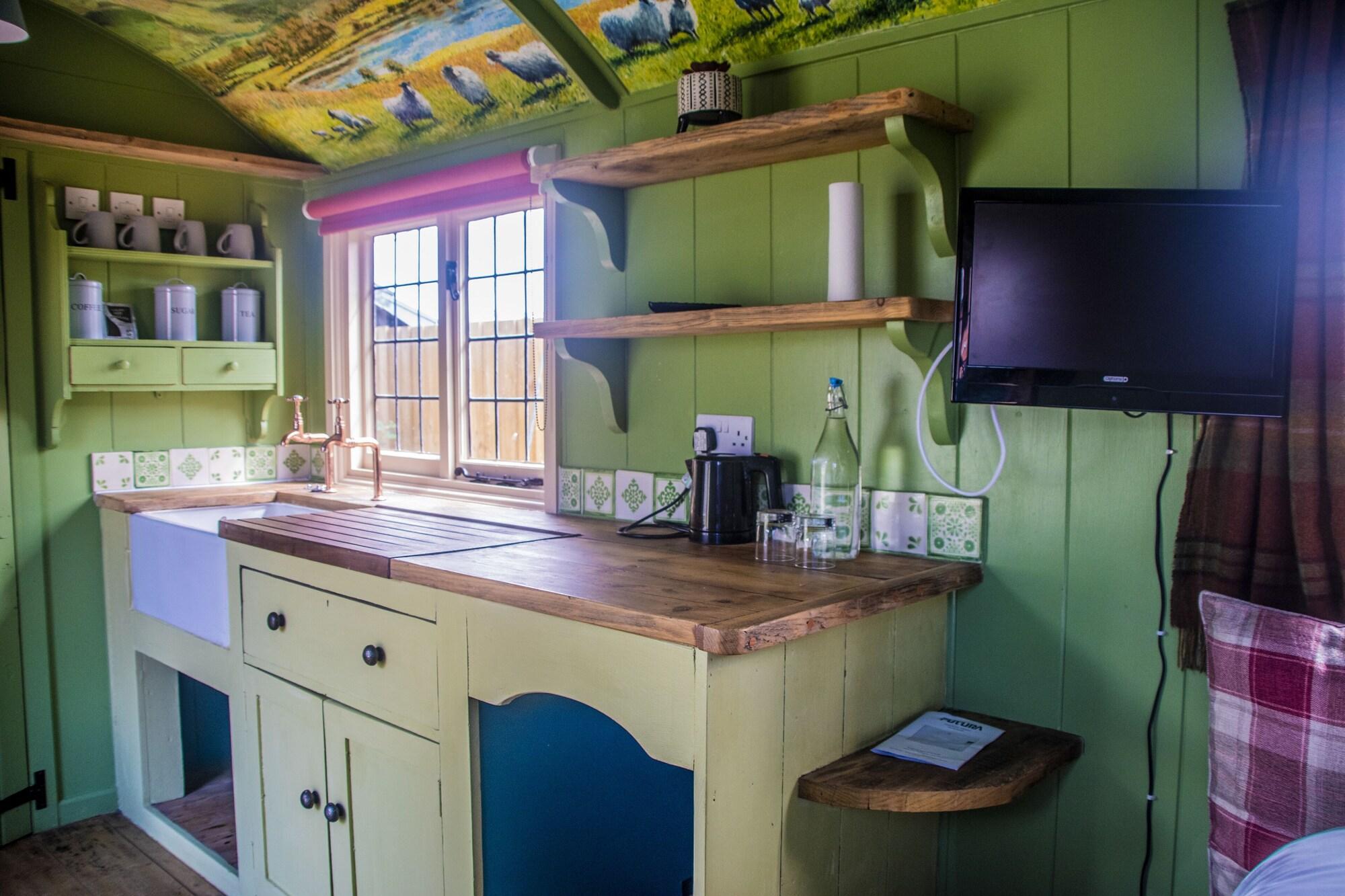 Inn Stonehenge & Shepherd's Huts Bulford