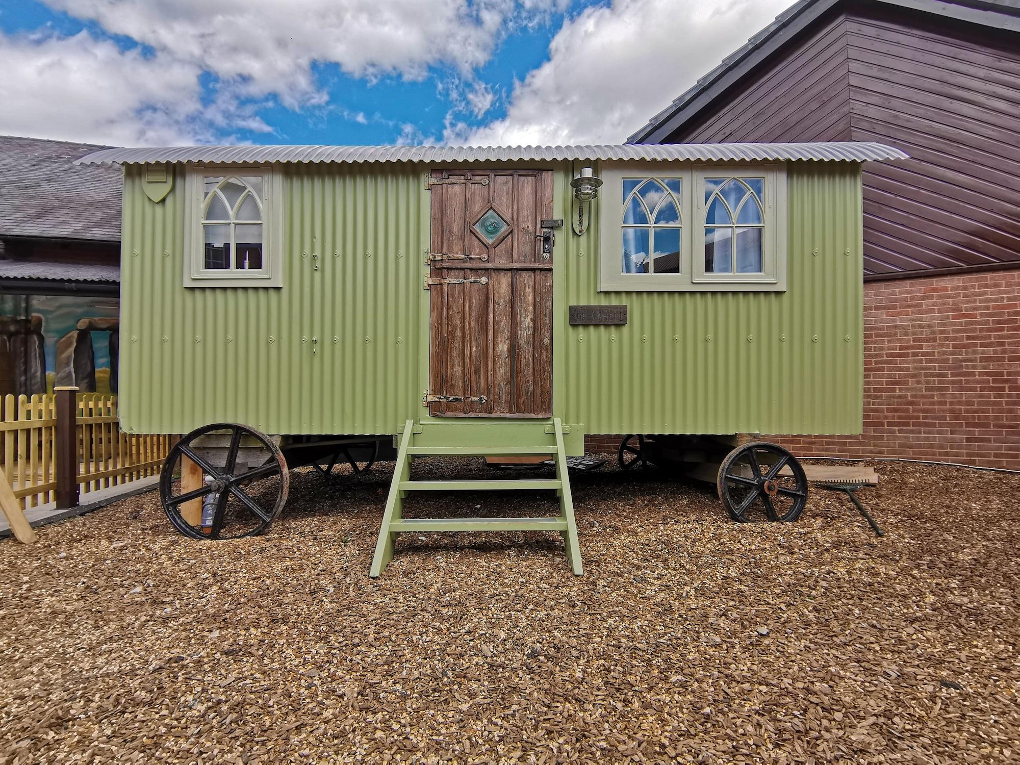 Stonehenge & Shepherd's Huts Inn Bulford