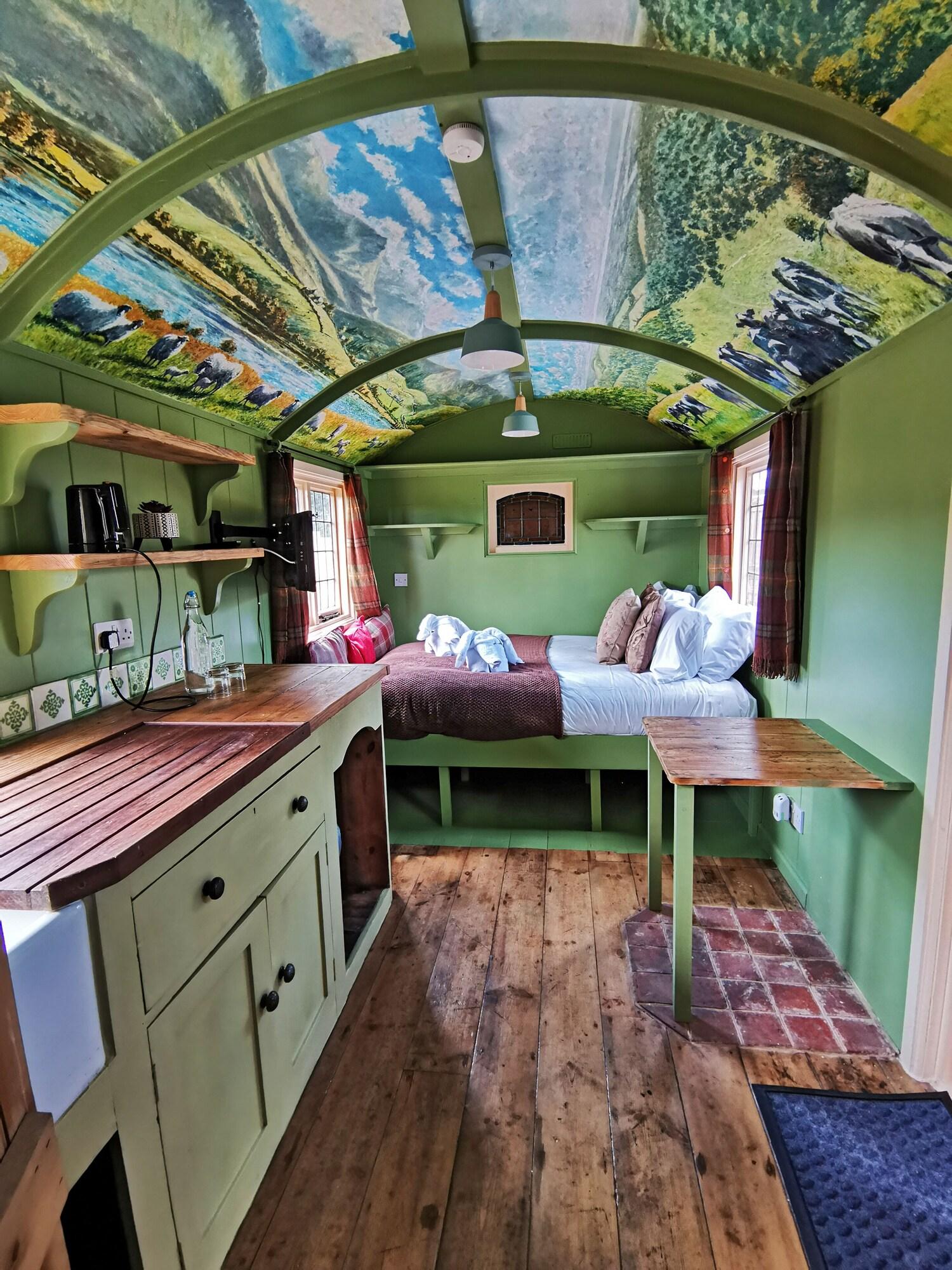 Stonehenge & Shepherd's Huts Inn Bulford