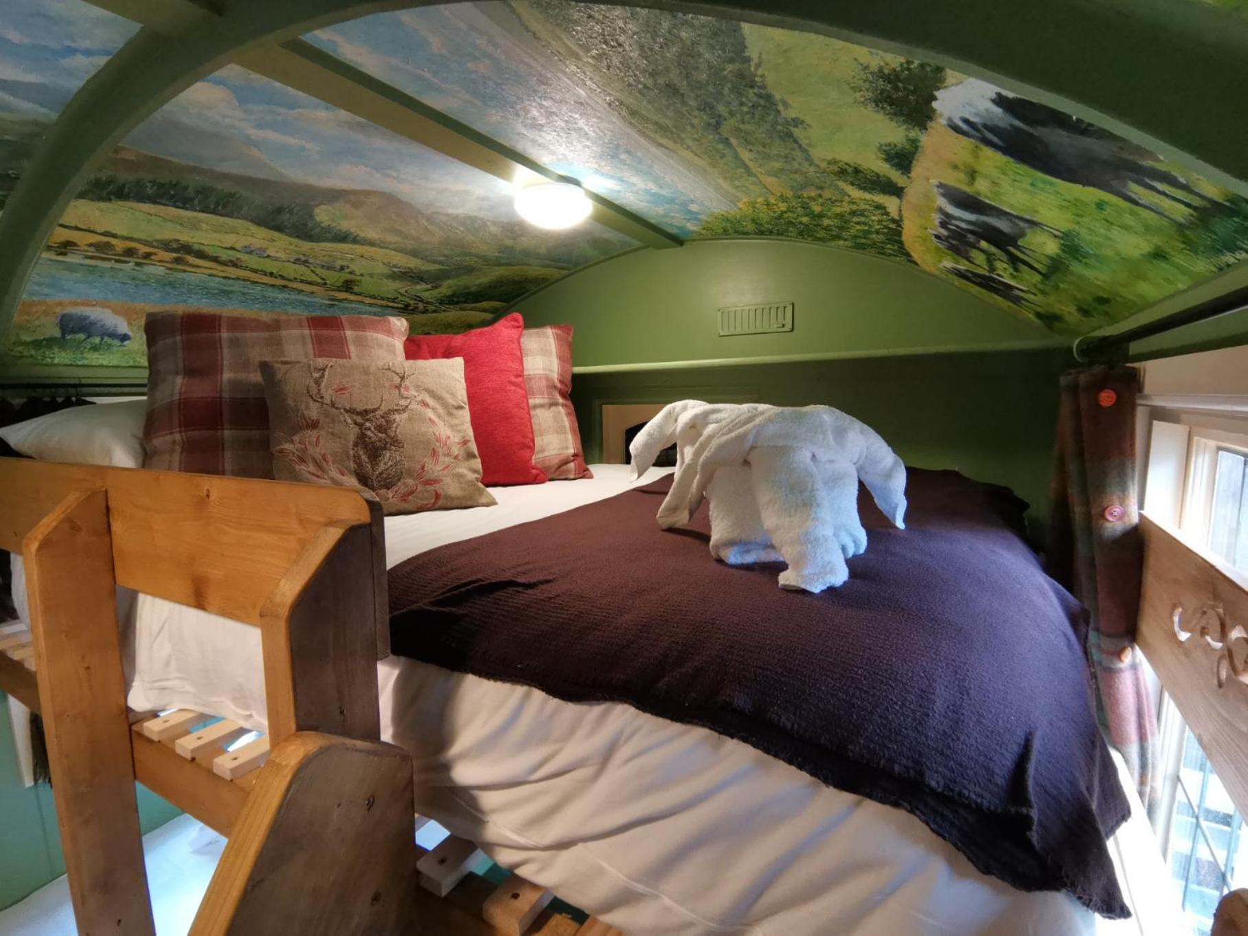 Stonehenge & Shepherd's Huts Bulford