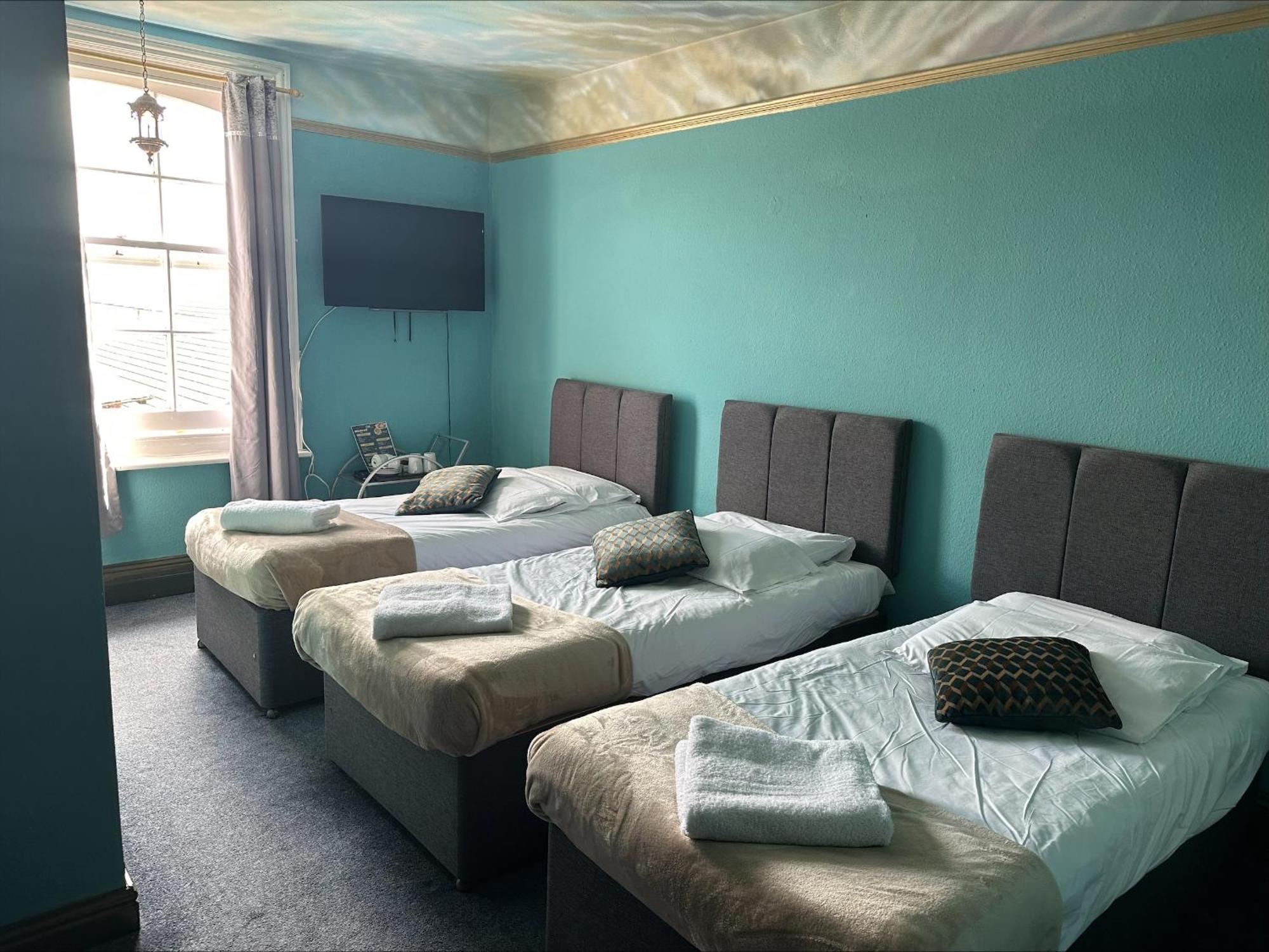 Stonehenge & Shepherd's Huts 3* Bulford