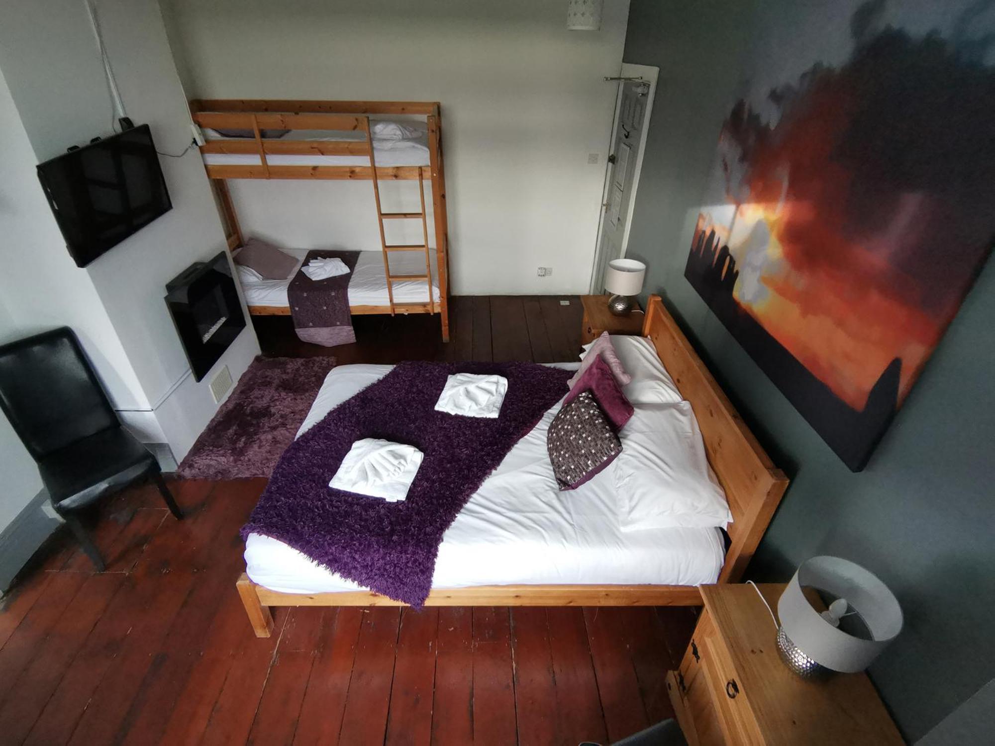 Stonehenge & Shepherd's Huts 3*