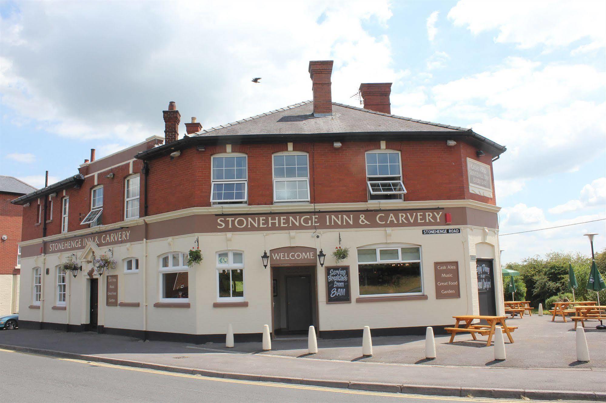 Stonehenge & Shepherd's Huts Inn 3*