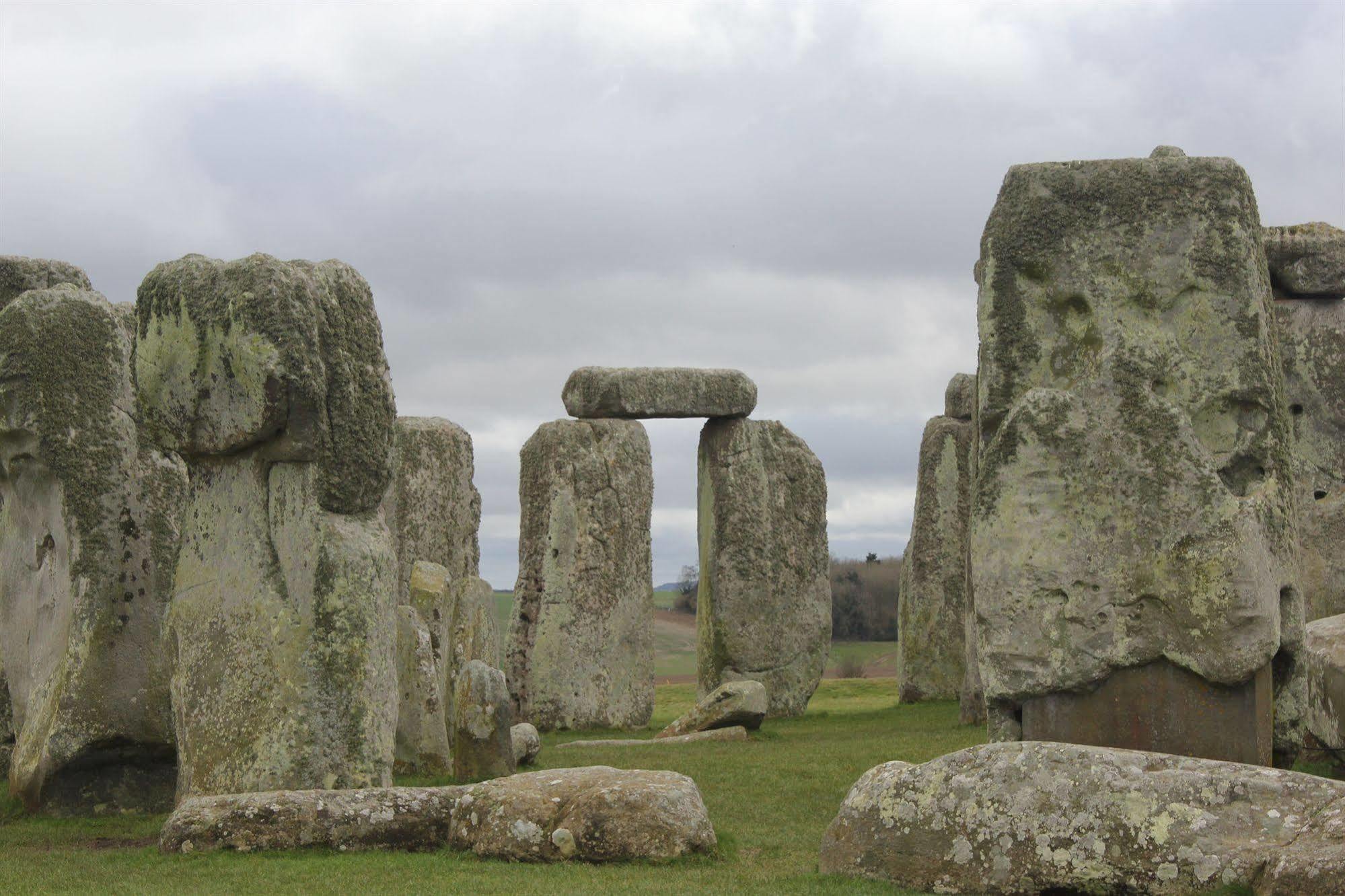 Stonehenge & Shepherd's Huts Inn 3*