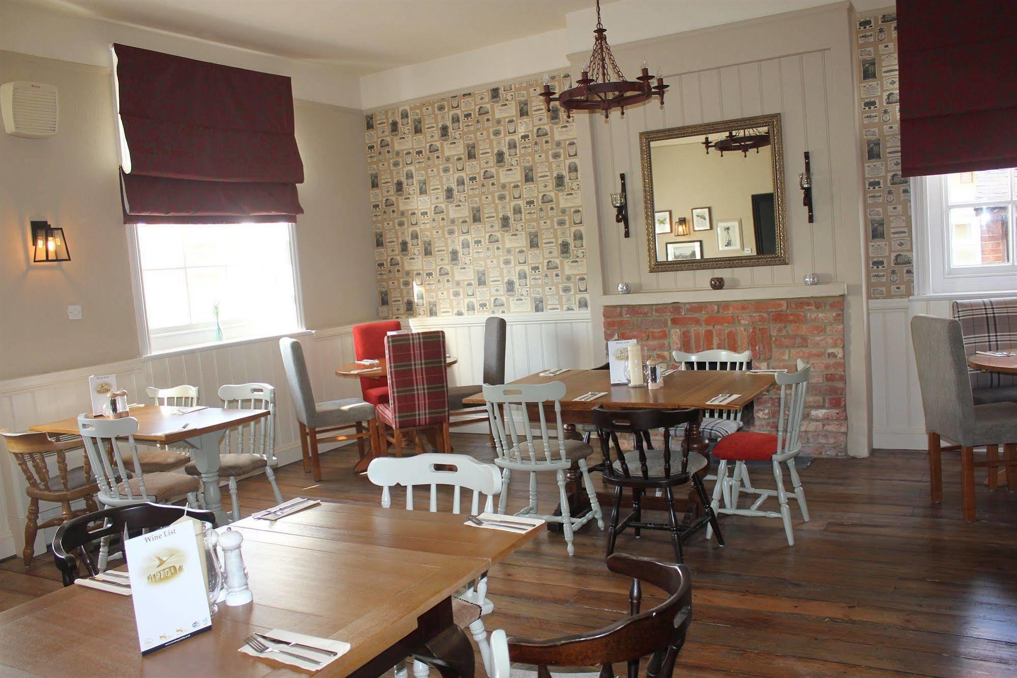 Stonehenge & Shepherd's Huts Inn 3*