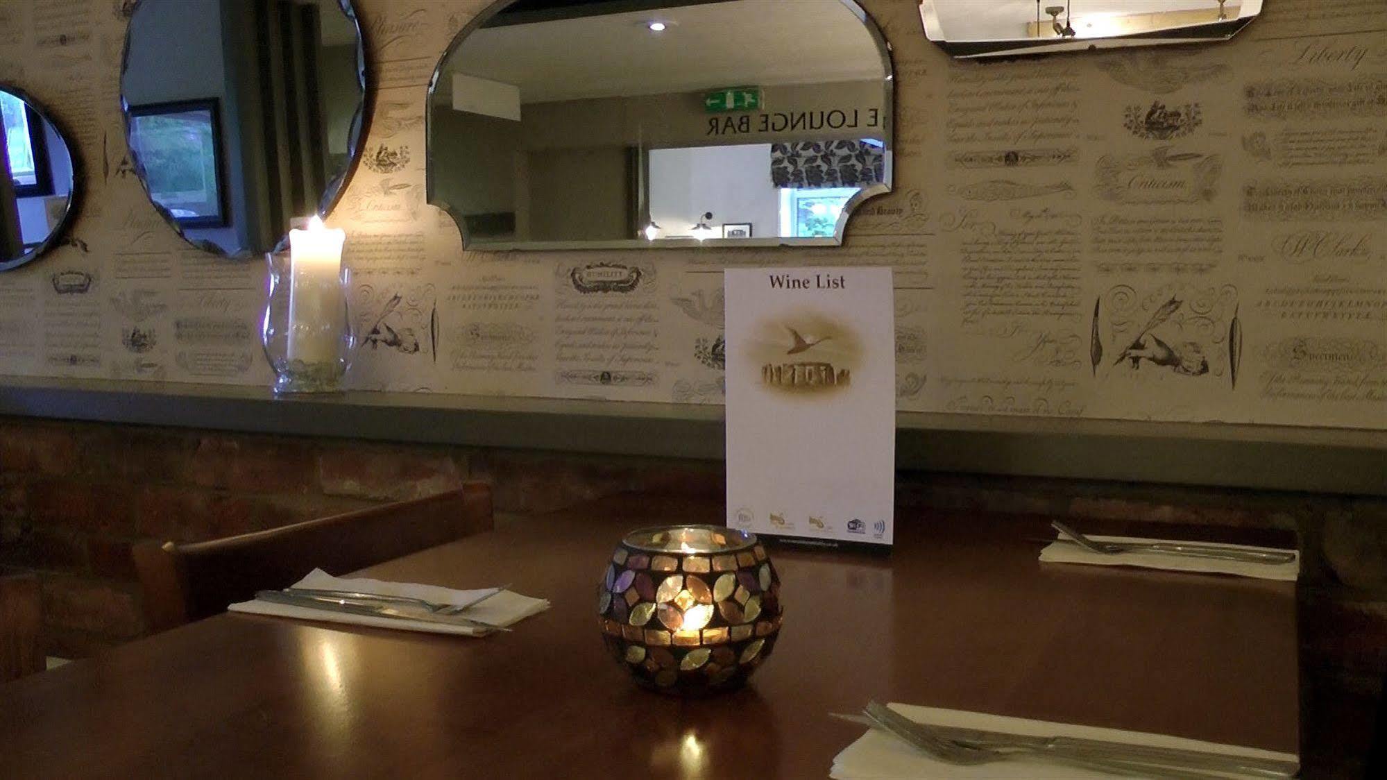 Stonehenge & Shepherd's Huts Inn 3*