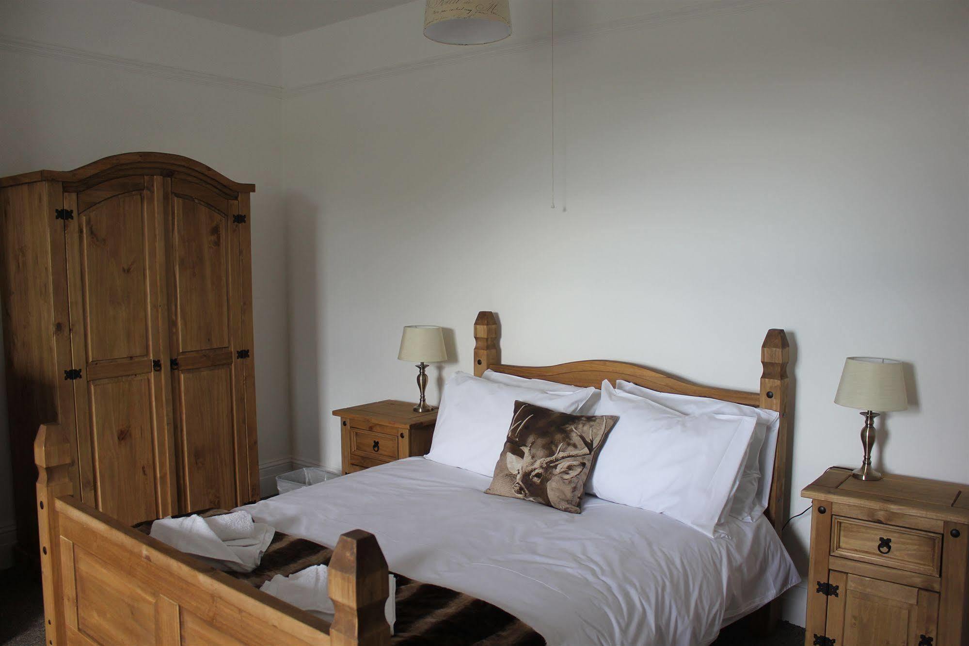 Stonehenge & Shepherd's Huts 3* Bulford