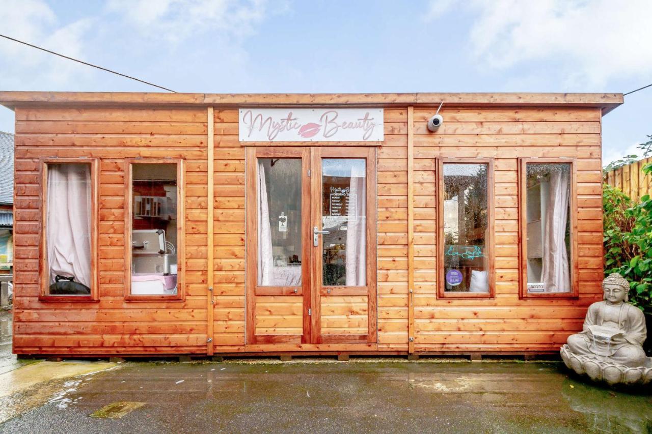 Stonehenge & Shepherd's Huts Estalagem